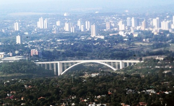 El Puente de la Amistad es el "preferido" para ingresar al país