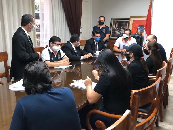 Fiscal allana Municipalidad de Ciudad del Este por caso de supuestas sobrefacturaciones - ADN Paraguayo