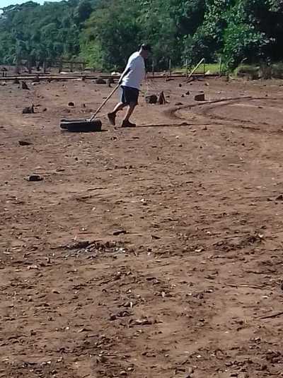 Ciudadanos inician limpieza de ribera del río Acaray