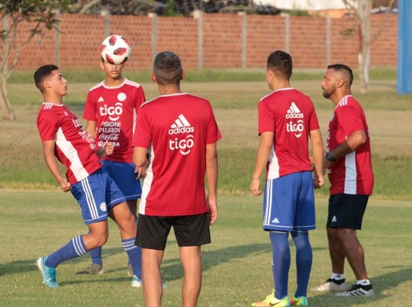 Albirroja Sub 17: Entrenamiento a doble turno en Ypané - APF