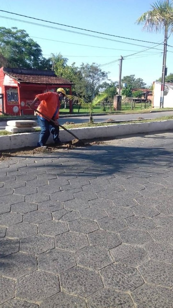 Municipalidad de Pilar realiza limpieza y hermoseamiento de espacios públicos - .::RADIO NACIONAL::.