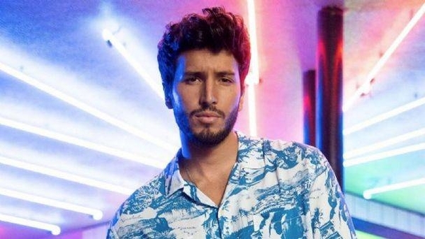 HOY / Sebastián Yatra estrena el remix de "TBT" y un video dibujos animados