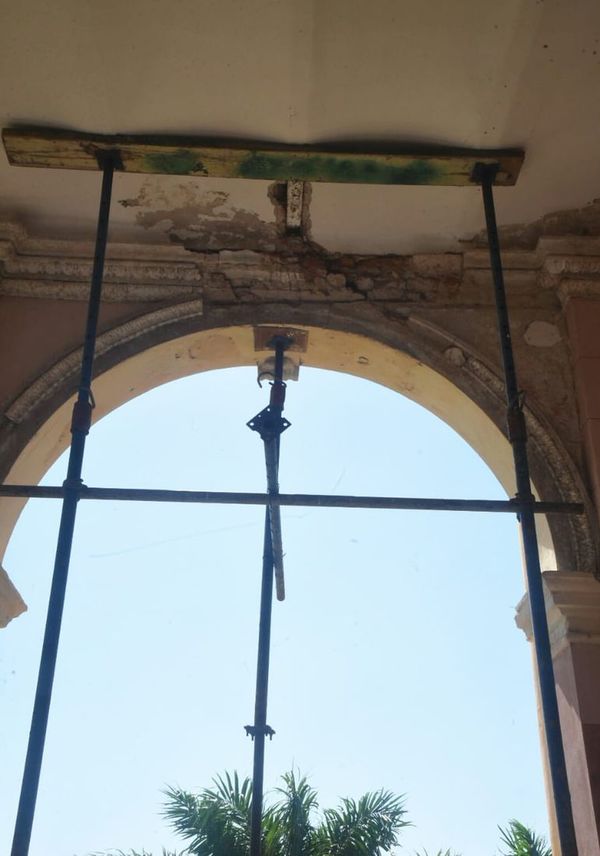 Responsables de restauración del Palacio de López recomiendan evacuación del lado oeste - Nacionales - ABC Color
