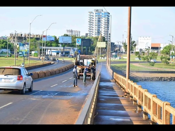 LIMPIEZA Y MANTENIMIENTO DE PUENTES EN ENCARNACIÓN