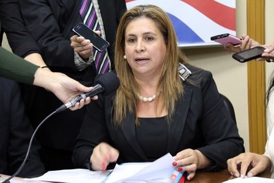 Clases virtuales: “Petta trabaja entre cuatro paredes y no es la forma de enfocar la educación” - ADN Paraguayo
