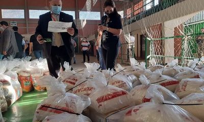 Fiscalía y Contraloría verifican kits de alimentos en el Polideportivo Municipal de CDE