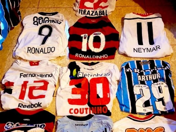 Irrazábal hace ostentación de su gran colección de camisetas