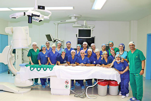 Futuros instrumentadores quirúrgicos de la UNA visitan la Fundación Tesãi
