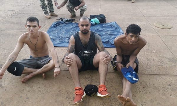 Cruzaban el río sobre colchón inflable y fueron detenidos