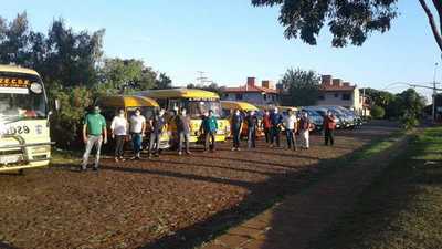 Transportistas escolares se aglutinan para enfrentar la crisis - Noticde.com