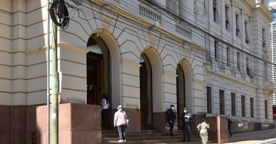 Miles pasarán “Día del Trabajador” sin haber cobrado subsidio de IPS, alertan gremios - Nacionales - ABC Color