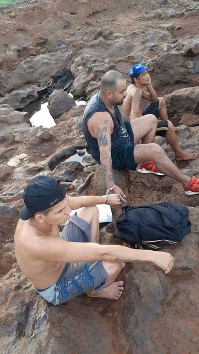 Cruzaron el río Paraná en un colchón inflable y fueron detenidos