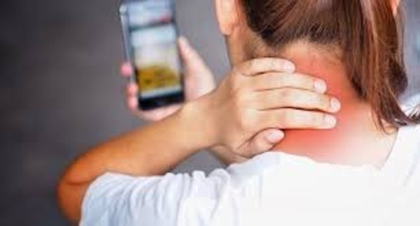 Uso continuo de dispositivos móviles puede causar daños en la visión