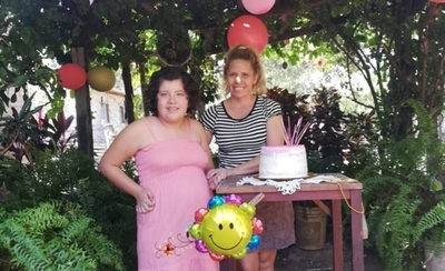 HOY / Un quinceaños diferente: festejó su cumple entregando comida en un asentamiento
