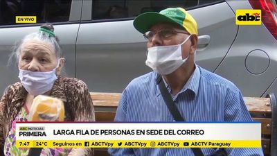 Larga fila de personas en sede del Correo - ABC Noticias - ABC Color