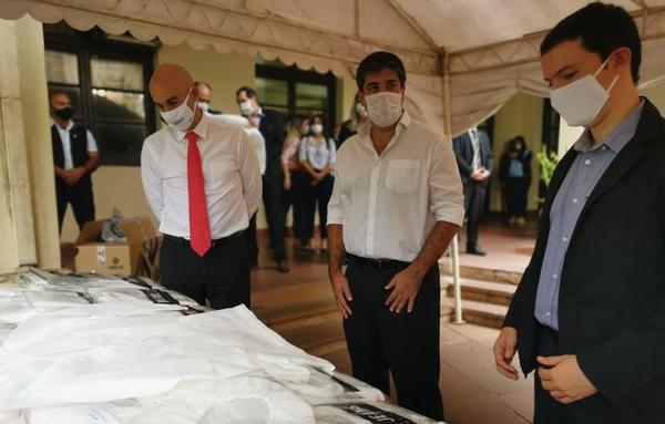Campaña de solidaridad “Paraguay de Blanco” entregó equipos médicos a Salud