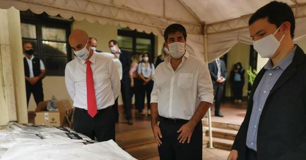 Campaña de solidaridad “Paraguay de Blanco” entregó equipos médicos a Salud