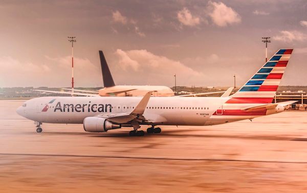 Estranguladas por la pandemia, aerolíneas eliminan miles de empleos
