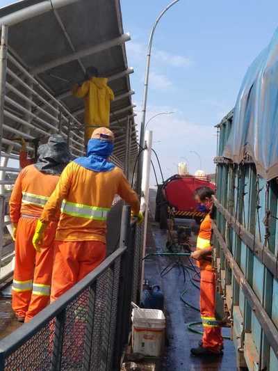 Desinfectan Puente de la Amistad ante ausencia de paraguayos