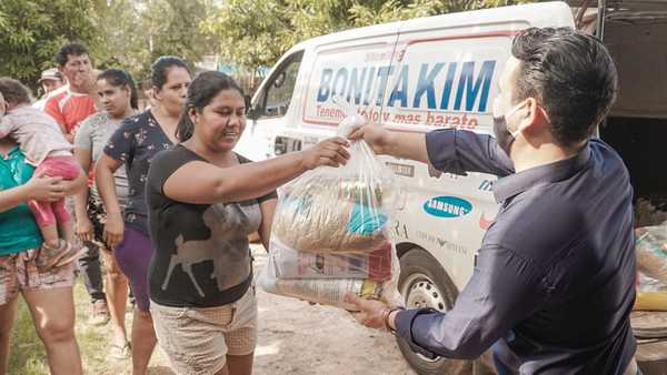 Shopping Paris entrega víveres a familias de escasos recursos de CDE