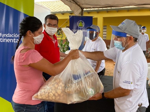 Banco Continental inició entrega de kits de alimentos a familias que pertenecen a instituciones educativas construidas por la entidad