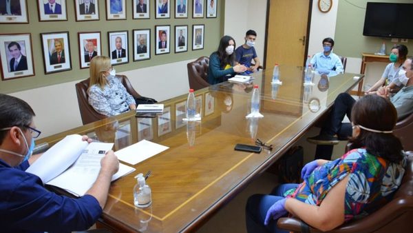 Estudiantes piden interpelación de Petta y sostienen que clasea virtuales son un fracaso