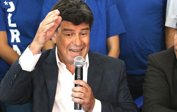 Efraín contra los ministros: "Mazzoleni dijo que le preocupaba más el sarampión, Acevedo se pasa contando chistes” » Ñanduti