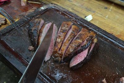 Empresas entregan “kits de asado” a trabajadores para festejar en familia