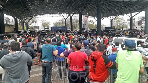 BLOQUEO parcial del Puente de la Amistad y hay detenidos