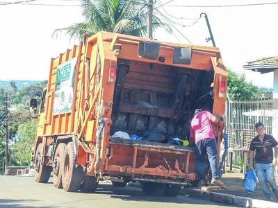 Trabajadores de INGESA recogen basura en condiciones precarias
