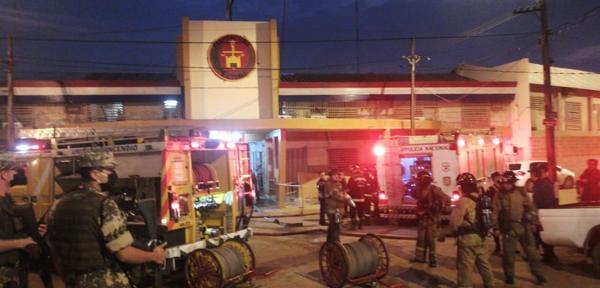 Contralan principio de incendio en Tacumbú - ADN Paraguayo