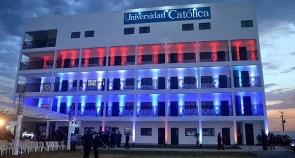 HOY / Estudiantes universitarios de Ciencias de la Salud de la UCA exigen respuestas del Rectorado