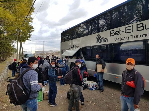 Regresaron 47 compatriotas de la Argentina por pandemia