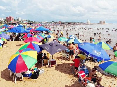 Continúan multas en playas de Encarnación - Paraguay Informa