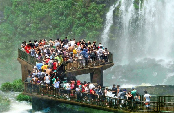 Cataratas del Yguazú una maravilla visitada por 1,8 millones de turistas