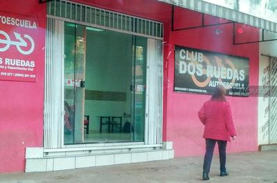 Escuela de conducir EMBAUCA a sus alumnos en las NARICES de la comuna ESTEÑA