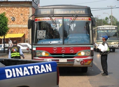HOY / Para evitar viajes masivos al interior, Dinatran habilitará solo micros de corta distancia