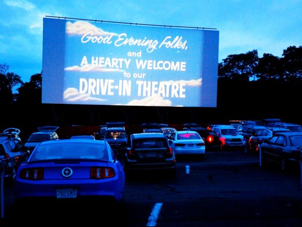 ¡Volverán los autocines! Se vienen pelis y muchos mimos