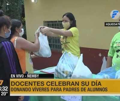 Docentes celebran su día donando víveres a sus alumnos