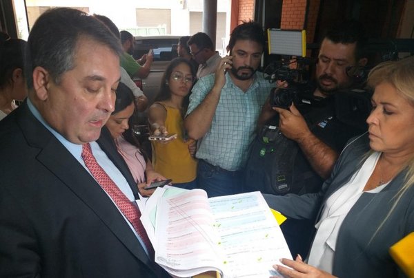 JUEZ ADMITE IMPUTACIÓN CONTRA ÉDGAR MELGAREJO POR COMPRA DE TAPABOCAS