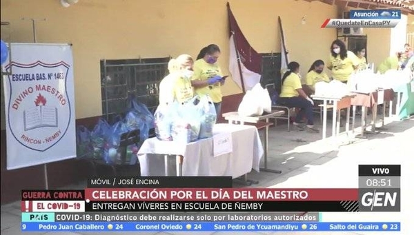 HOY / Docentes del Colegio Divino Maestro de Ñemby celebran el día del Maestro, entregando víveres