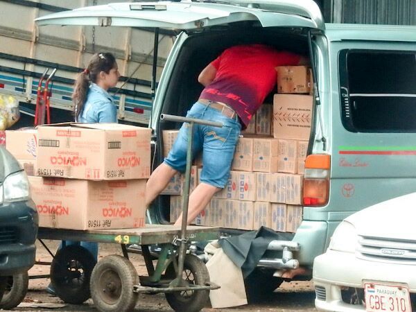 TONELADAS de mercaderías ENTRAN DE CONTRABANDO al país todos los días