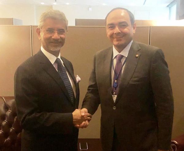 Canciller de India ofrece medicamentos a Paraguay