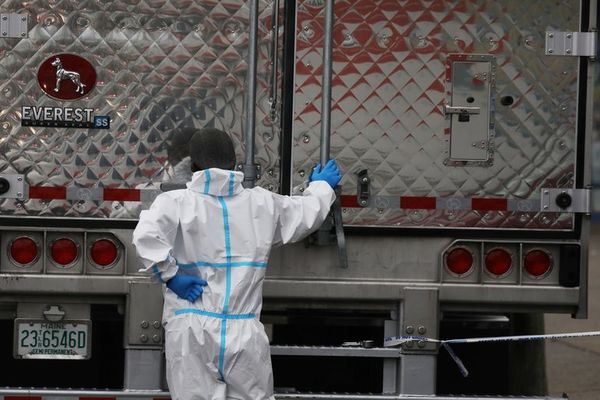 Hallan decenas de cuerpos descompuestos en camiones en Nueva York - Mundo - ABC Color