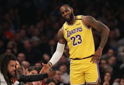 James, rotundo sobre futuro: “Nadie debe cancelar nada” - Básquetbol - ABC Color
