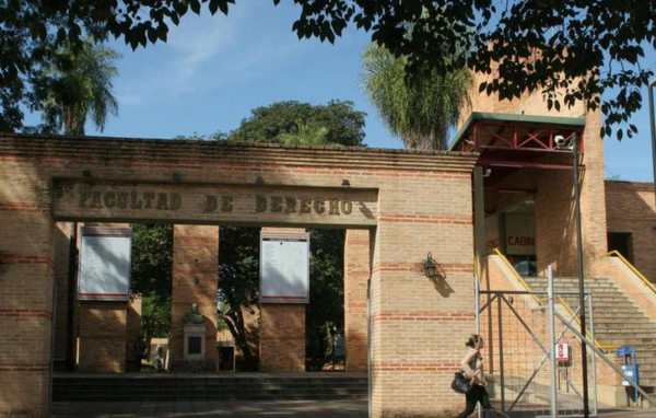 Derecho UNA continúa con clases regulares durante la cuarentena