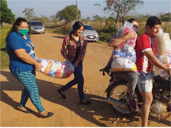 Gobernación de Caaguazú entrega kits de alimentos del programa almuerzo escolar