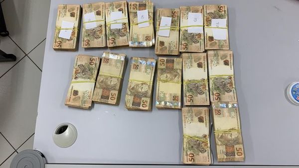 Camioneros intentaban entrar a Brasil con aparatos electrónicos y fajos de dinero - ABC en el Este - ABC Color