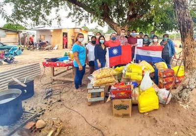 Exbecarios de Taiwán donan ¡olla popular! | Crónica