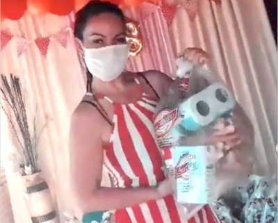 Alicia Vera celebró con torta y kits para donar | Crónica